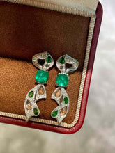 Load image into Gallery viewer, 18k gold earring with Zambia emerald shugerloaf 1.70ct