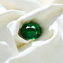 Load image into Gallery viewer, Natural Emerald 34 cts certified in Switzerland GRS Lab by SR-Takat