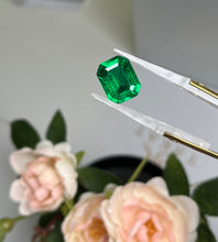 Load image into Gallery viewer, Natural Zambia Minor Emerald 6.65 cts Octagon by SR-Takat
