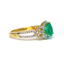 Load image into Gallery viewer, 18K Gold Ring with Emerald and Diamonds
