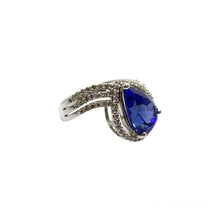 Load image into Gallery viewer, 18K Gold Ring with Tanzanite and Diamonds