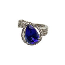 Load image into Gallery viewer, 18K Gold Ring with Tanzanite and Diamonds
