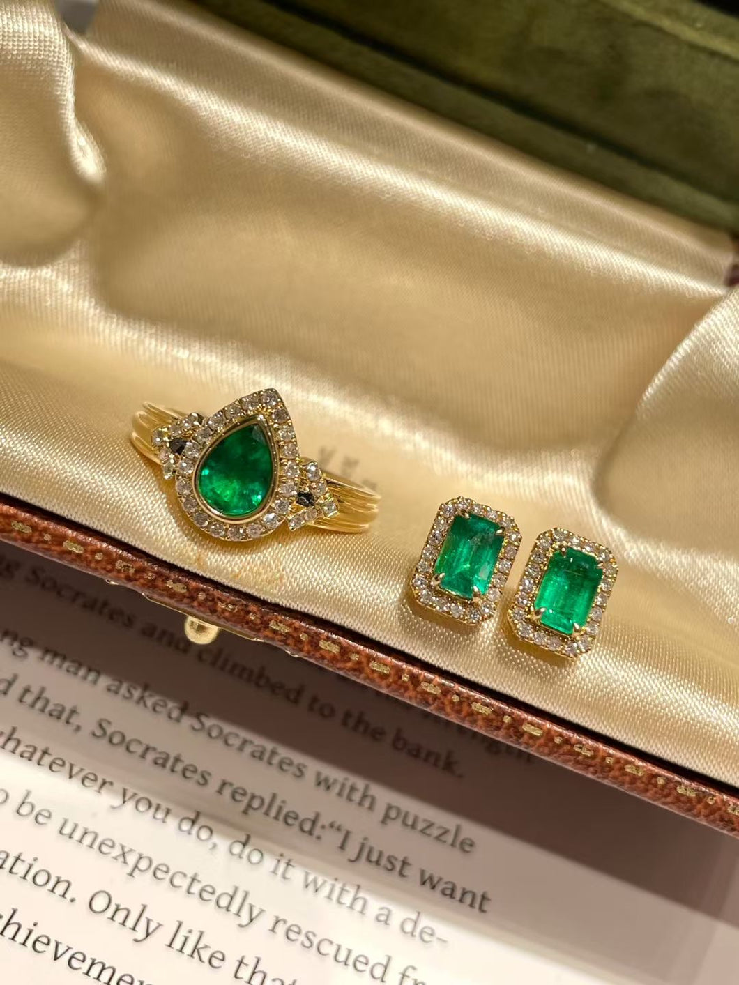 Magnificient Vivid Green Natural Emerald set of Pendant, Earring & Ring by SR-Takat