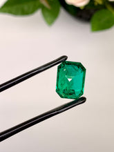 Load image into Gallery viewer, Natural Zambia Minor Emerald 5.81 cts Oct by SR-Takat
