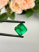 Load image into Gallery viewer, Natural Zambia Minor Emerald 7.88 cts Oct by SR-Takat
