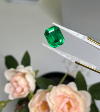 Load image into Gallery viewer, Natural Zambia Minor Emerald 6.65 cts Octagon by SR-Takat
