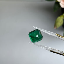 Load image into Gallery viewer, Natural Zambia Minor Emerald 10.16 cts Oct by SR-Takat
