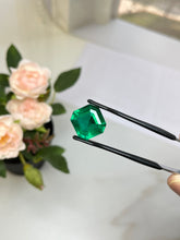Load image into Gallery viewer, Natural Zambia Emerald 15.53 cts Octagon by SR-Takat
