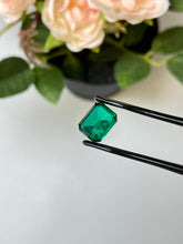 Load image into Gallery viewer, Natural Zambia Emerald 5.41cts Octagon by SR-Takat
