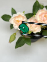 Load image into Gallery viewer, Natural Zambia Emerald 5.90 cts Octagon by SR-Takat
