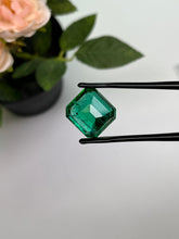 Load image into Gallery viewer, Natural Zambia Emerald 14.22 cts Octagon by SR-Takat
