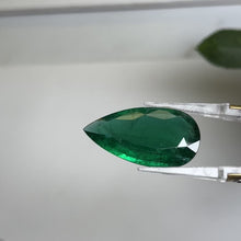 Load and play video in Gallery viewer, Natural Zambia Modearte Emerald 27.34 cts Pear by SR-Takat
