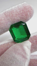 Load and play video in Gallery viewer, Natural Colombia Minor Muzo Green Emerald 21.37 cts Oct by SR-Takat
