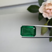 Load and play video in Gallery viewer, Natural Zambia Minor Emerald 16.44 cts Oct by SR-Takat
