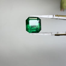 Load and play video in Gallery viewer, Natural Zambia Minor Emerald 16.62 cts Oct by SR-Takat

