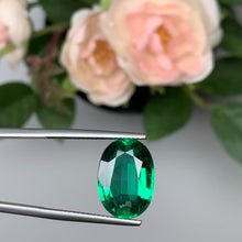 Load and play video in Gallery viewer, Natural Zambia Ins Emerald 8.04 cts Oval by SR-Takat
