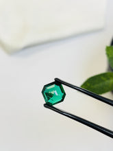 Load and play video in Gallery viewer, Natural Zambia Emerald 4.08 cts Octagon by SR-Takat
