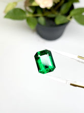 Load and play video in Gallery viewer, Natural Zambia Min Emerald 12.74 cts Oct by SR-Takat
