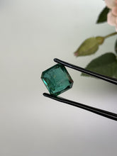 Load and play video in Gallery viewer, Natural Zambia Emerald 16.20 cts Octagon by SR-Takat
