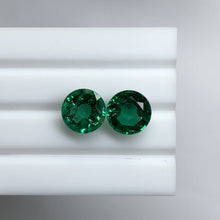 Load and play video in Gallery viewer, Natural Zambia No oil/Insig Emerald 12.30 cts Round pair by SR-Takat
