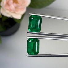 Load and play video in Gallery viewer, Natural Zambia Minor/Insig Emerald 15.31 cts Octagon pair by SR-Takat
