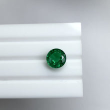 Load and play video in Gallery viewer, Natural Zambia No-Oil Emerald 6.04 cts Round by SR-Takat
