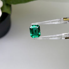 Load and play video in Gallery viewer, Natural Zambia No-Oil Emerald 3.22 cts Oct by SR-Takat
