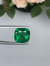 Load and play video in Gallery viewer, Natural Zambia Insig Emerald 10.64 cts Cus by SR-Takat
